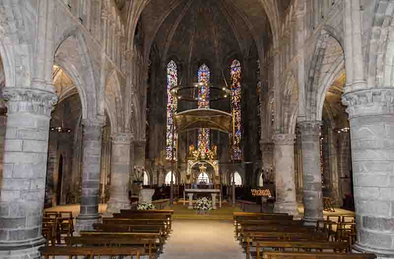 Reyno de Navarra - Orreaga-Roncesvalles 07 - Real Colegiata de Ntra. Sra. de Roncesvalles - interior.jpg